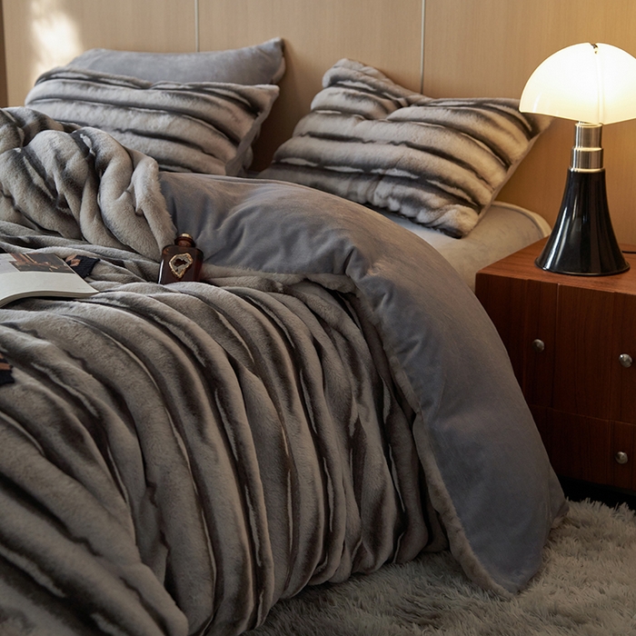 91家纺网 家纺一手货源 找家纺 眠博士 2025新款兔兔牛奶绒加厚保暖四件套 兔兔绒-条条灰