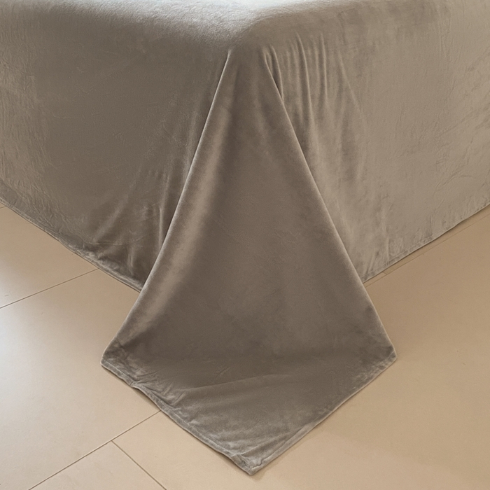 91家纺网 家纺一手货源 找家纺 ONE TWO ONE 121 【婴儿绒四件套】2025新款毛毯被子四件套单件床单被套床笠珊瑚绒牛奶绒冬被法兰绒兔毛绒滚绳款 双拼款-芋泥浅灰