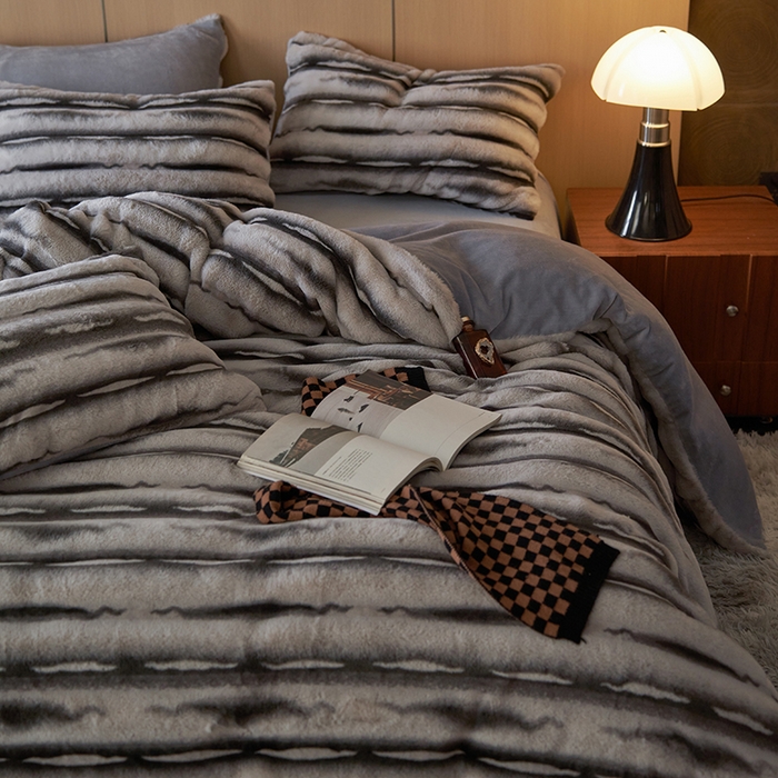 91家纺网 家纺一手货源 找家纺 眠博士 2025新款兔兔牛奶绒加厚保暖四件套 兔兔绒-条条灰