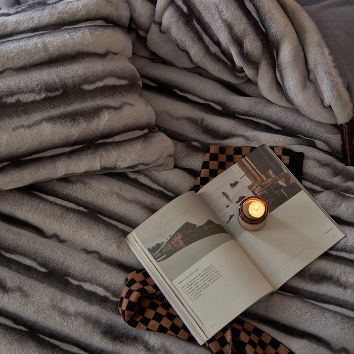 91家纺网 家纺一手货源 找家纺 眠博士 2025新款兔兔牛奶绒加厚保暖四件套 兔兔绒-条条灰