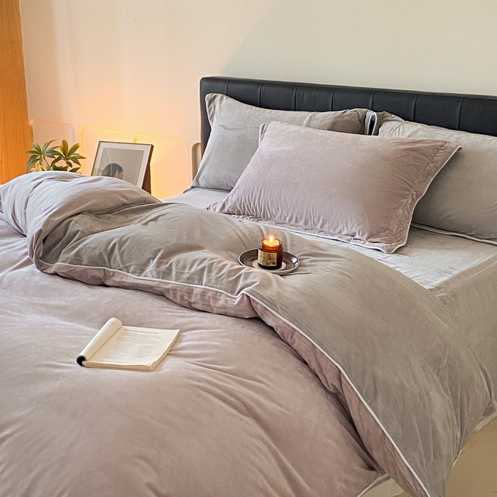 91家纺网 家纺一手货源 找家纺 ONE TWO ONE 121 【婴儿绒四件套】2025新款毛毯被子四件套单件床单被套床笠珊瑚绒牛奶绒冬被法兰绒兔毛绒滚绳款 双拼款-芋泥浅灰