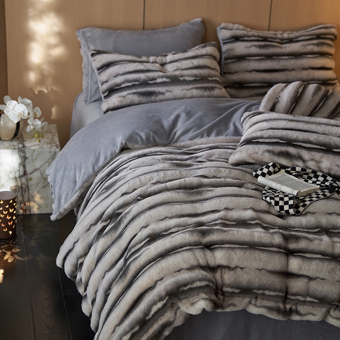 91家纺网 家纺一手货源 找家纺 眠博士 2025新款兔兔牛奶绒加厚保暖四件套 兔兔绒-条条灰