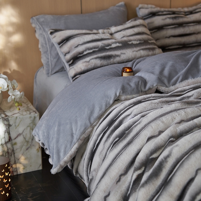 91家纺网 家纺一手货源 找家纺 眠博士 2025新款兔兔牛奶绒加厚保暖四件套 兔兔绒-条条灰