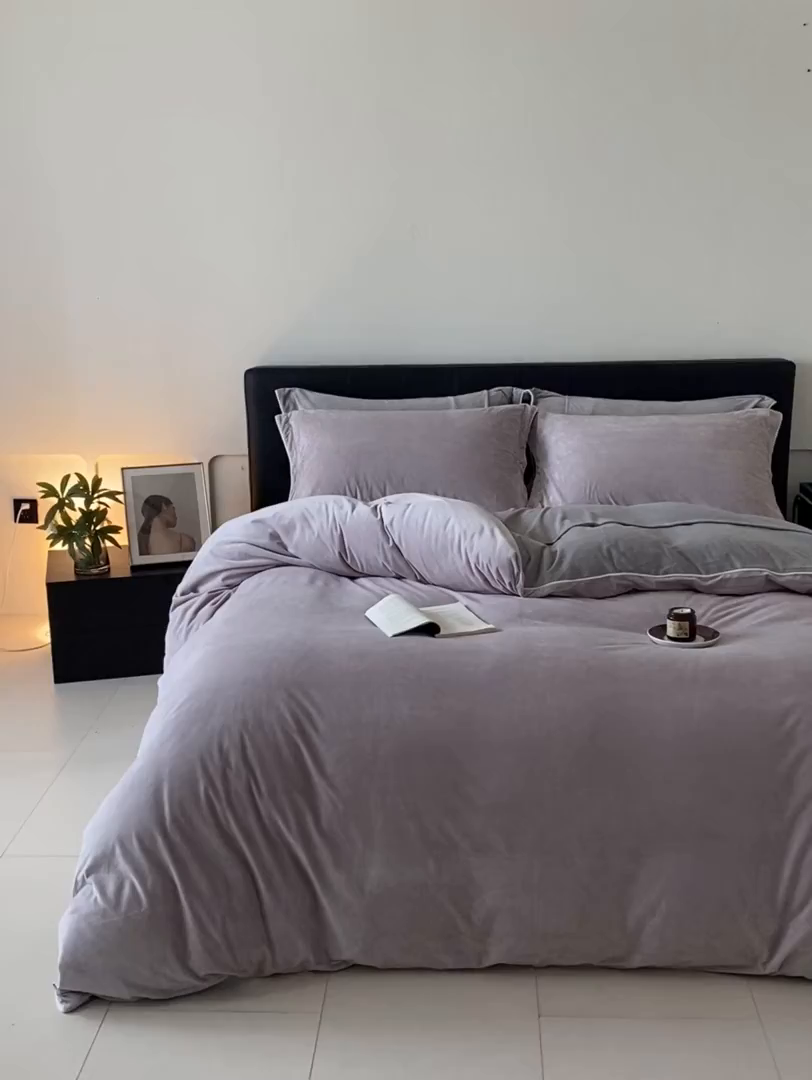 91家纺网 家纺一手货源 找家纺 ONE TWO ONE 121 【婴儿绒四件套】2025新款毛毯被子四件套单件床单被套床笠珊瑚绒牛奶绒冬被法兰绒兔毛绒滚绳款 双拼款-芋泥浅灰