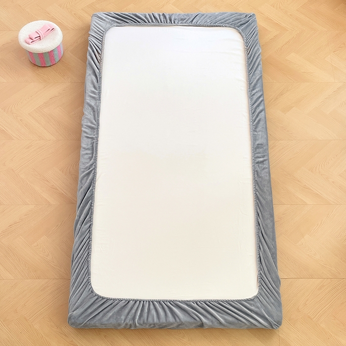 91家纺网 家纺一手货源 找家纺 锦润家纺 2025新款亲肤舒适牛奶绒三件套学生三件套上下铺三件套宿舍三件套 时尚灰