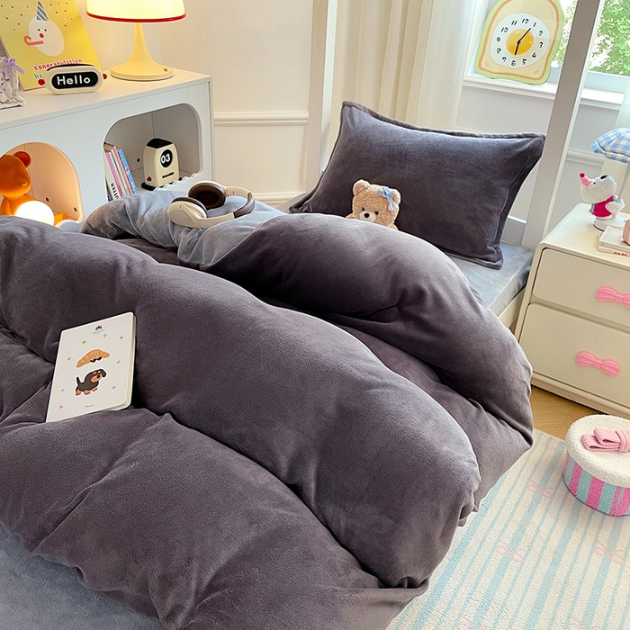 91家纺网 家纺一手货源 找家纺 锦润家纺 2025新款亲肤舒适牛奶绒三件套学生三件套上下铺三件套宿舍三件套 时尚灰