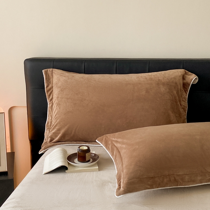 91家纺网 家纺一手货源 找家纺 ONE TWO ONE 121 【婴儿绒四件套】2025新款毛毯被子四件套单件床单被套床笠珊瑚绒牛奶绒冬被法兰绒兔毛绒滚绳款 双拼款-棕咖米咖