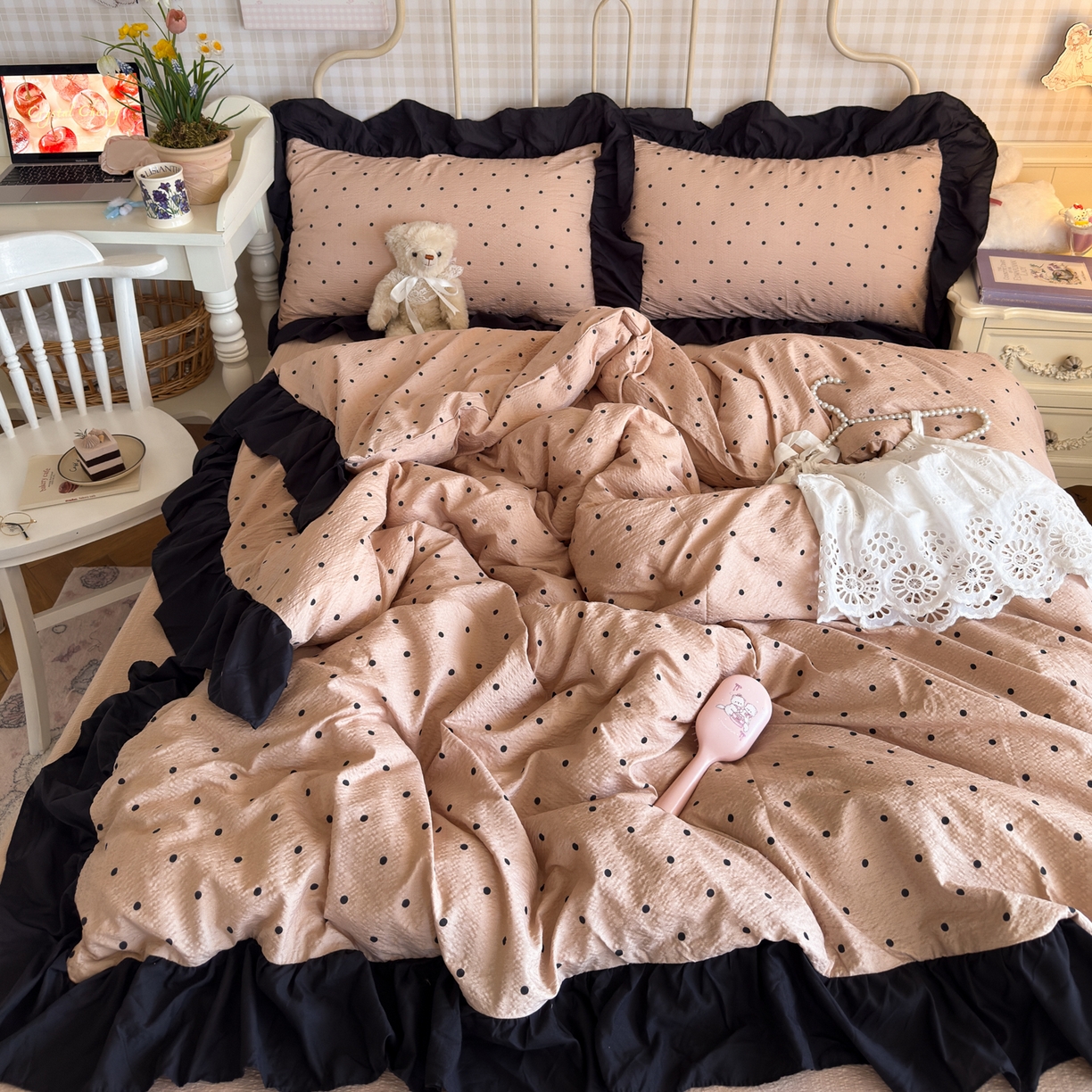91家纺网 家纺一手货源 找家纺 优卡迪家纺馆 2025新款皱皱棉双层纱黑花边四件套 波点生活-杏
