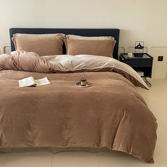 91家纺网 家纺一手货源 找家纺 ONE TWO ONE 121 【婴儿绒四件套】2025新款毛毯被子四件套单件床单被套床笠珊瑚绒牛奶绒冬被法兰绒兔毛绒滚绳款 双拼款-棕咖米咖