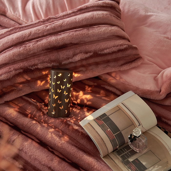 91家纺网 家纺一手货源 找家纺 眠博士 2025新款兔兔牛奶绒加厚保暖四件套 兔兔绒-条条酒粉