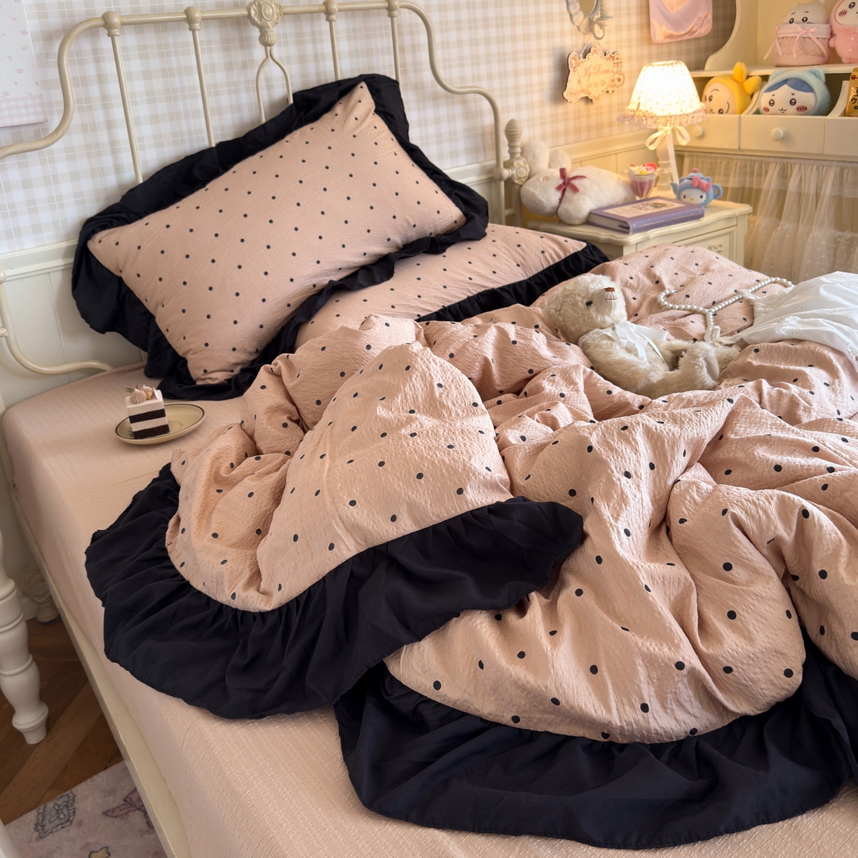 91家纺网 家纺一手货源 找家纺 优卡迪家纺馆 2025新款皱皱棉双层纱黑花边四件套 波点生活-杏