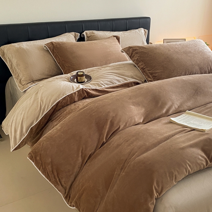 91家纺网 家纺一手货源 找家纺 ONE TWO ONE 121 【婴儿绒四件套】2025新款毛毯被子四件套单件床单被套床笠珊瑚绒牛奶绒冬被法兰绒兔毛绒滚绳款 双拼款-棕咖米咖