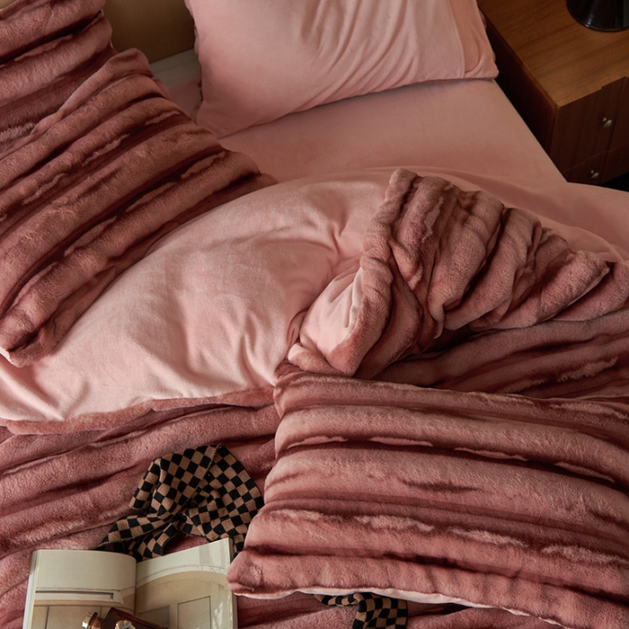 91家纺网 家纺一手货源 找家纺 眠博士 2025新款兔兔牛奶绒加厚保暖四件套 兔兔绒-条条酒粉