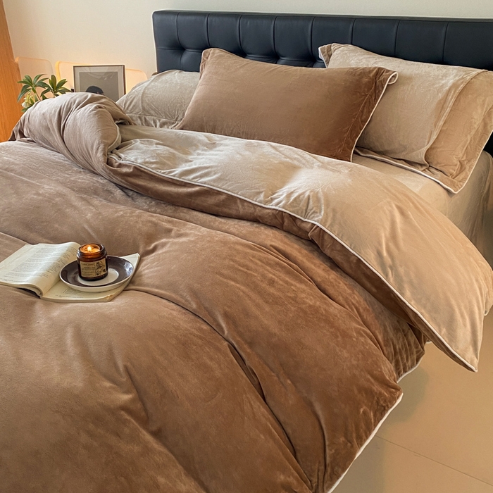 91家纺网 家纺一手货源 找家纺 ONE TWO ONE 121 【婴儿绒四件套】2025新款毛毯被子四件套单件床单被套床笠珊瑚绒牛奶绒冬被法兰绒兔毛绒滚绳款 双拼款-棕咖米咖