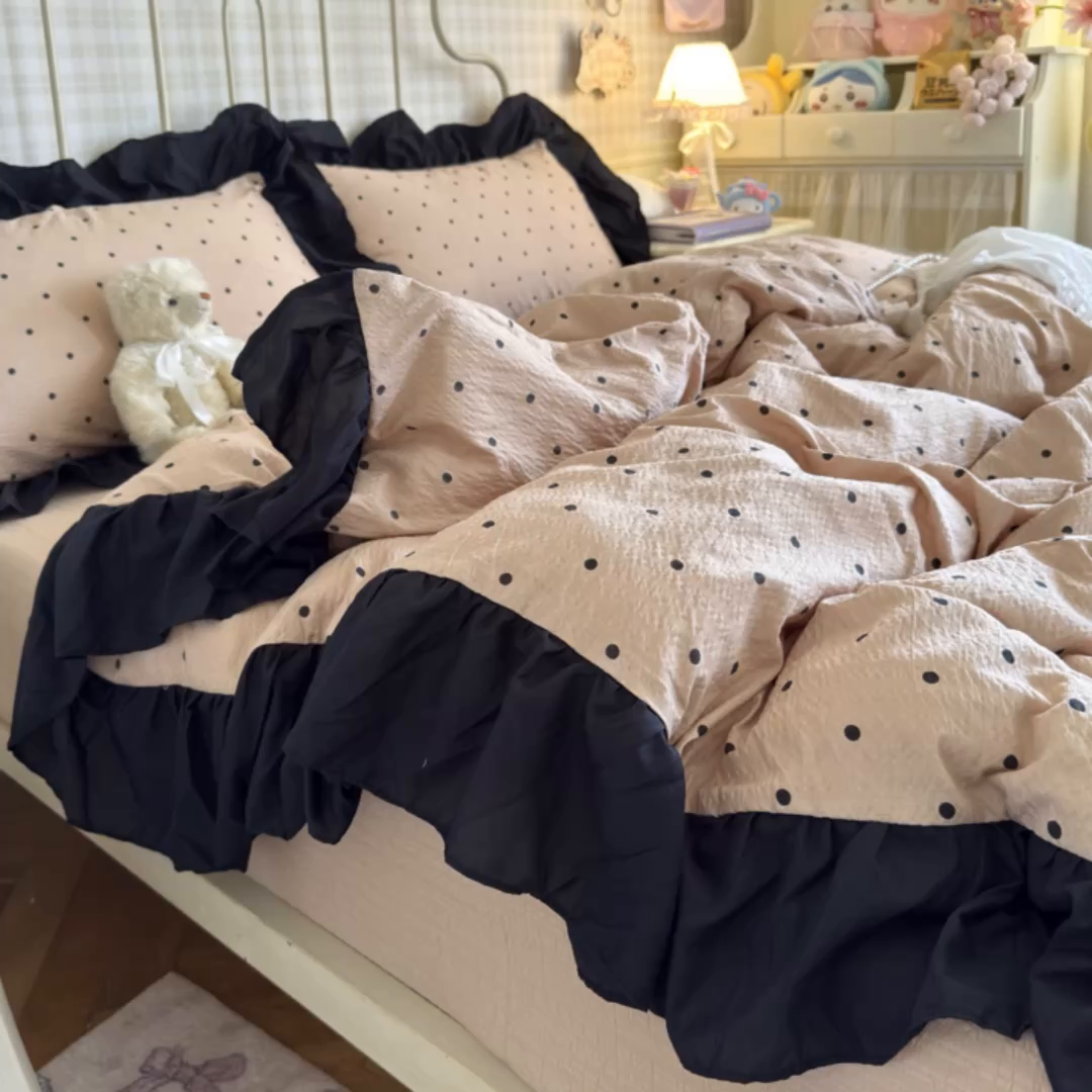 91家纺网 家纺一手货源 找家纺 优卡迪家纺馆 2025新款皱皱棉双层纱黑花边四件套 波点生活-杏