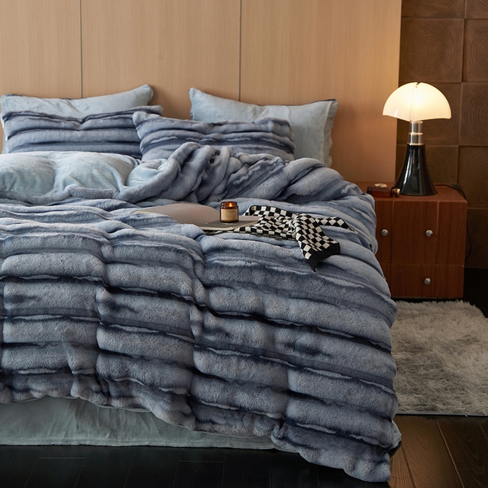 91家纺网 家纺一手货源 找家纺 眠博士 2025新款兔兔牛奶绒加厚保暖四件套 兔兔绒-条条蓝