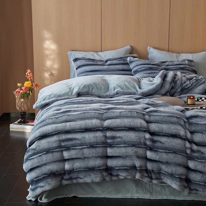 91家纺网 家纺一手货源 找家纺 眠博士 2025新款兔兔牛奶绒加厚保暖四件套 兔兔绒-条条蓝