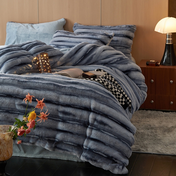 91家纺网 家纺一手货源 找家纺 眠博士 2025新款兔兔牛奶绒加厚保暖四件套 兔兔绒-条条蓝