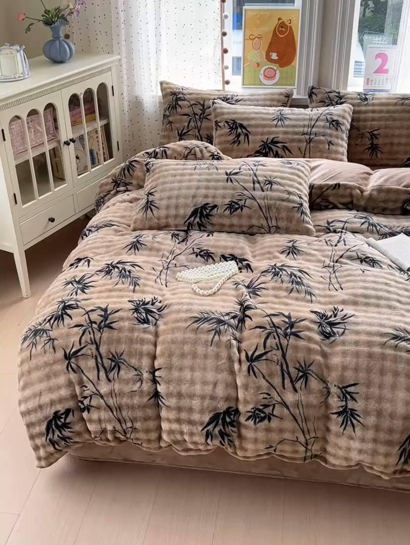 91家纺网 家纺一手货源 找家纺 德比尔斯 2025新款泡泡牛奶绒四件套 沐雅清风