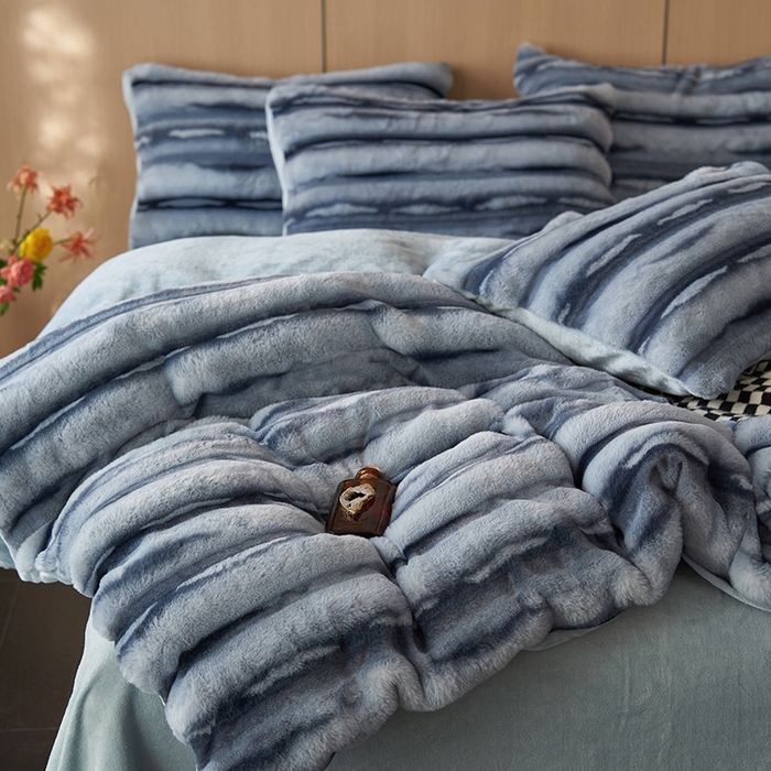 91家纺网 家纺一手货源 找家纺 眠博士 2025新款兔兔牛奶绒加厚保暖四件套 兔兔绒-条条蓝