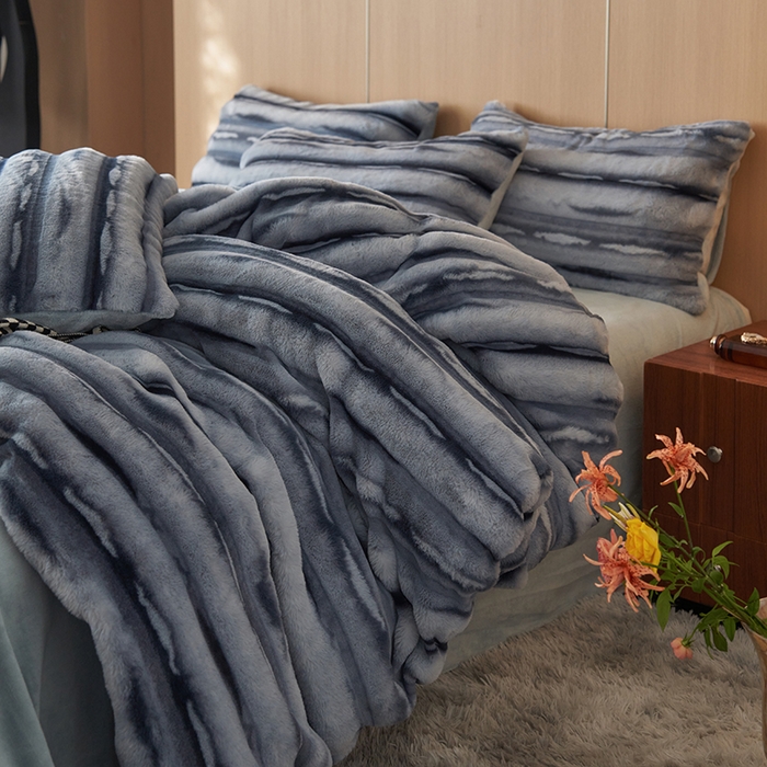 91家纺网 家纺一手货源 找家纺 眠博士 2025新款兔兔牛奶绒加厚保暖四件套 兔兔绒-条条蓝