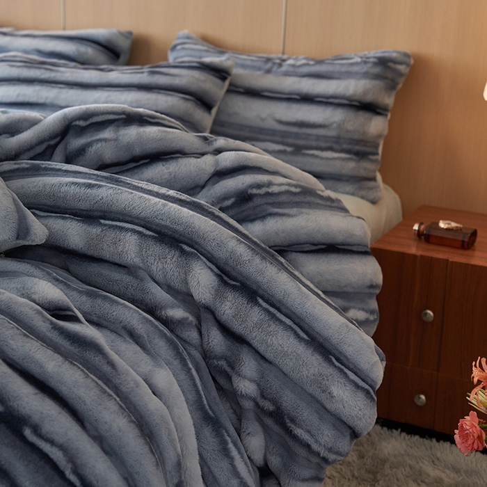 91家纺网 家纺一手货源 找家纺 眠博士 2025新款兔兔牛奶绒加厚保暖四件套 兔兔绒-条条蓝