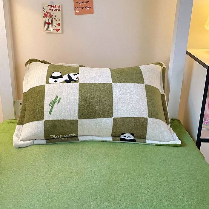 91家纺网 家纺一手货源 找家纺 锦润家纺 2025新款亲肤舒适牛奶绒三件套学生三件套上下铺三件套宿舍三件套 休闲熊猫