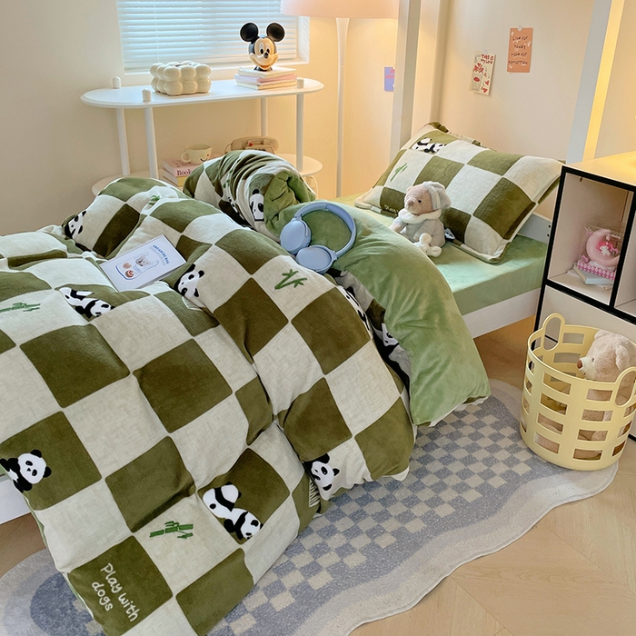 91家纺网 家纺一手货源 找家纺 锦润家纺 2025新款亲肤舒适牛奶绒三件套学生三件套上下铺三件套宿舍三件套 休闲熊猫