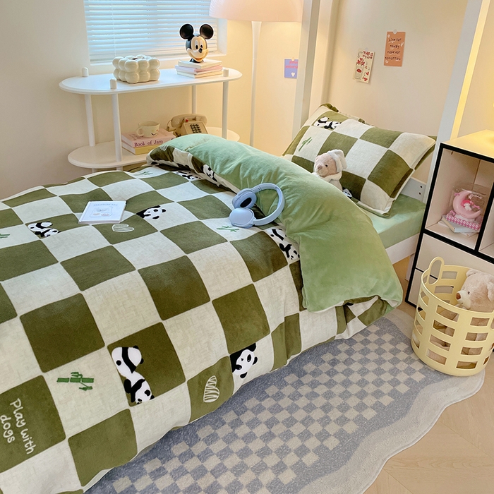 91家纺网 家纺一手货源 找家纺 锦润家纺 2025新款亲肤舒适牛奶绒三件套学生三件套上下铺三件套宿舍三件套 休闲熊猫