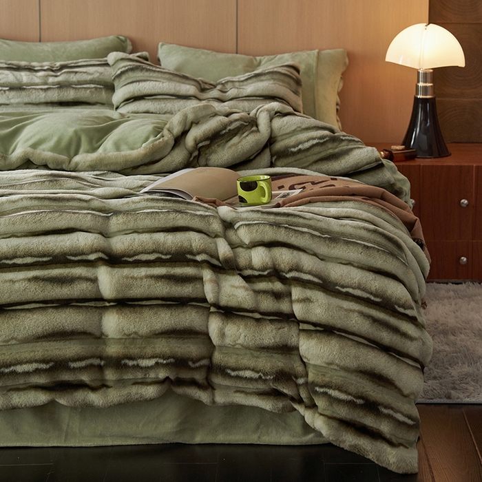 91家纺网 家纺一手货源 找家纺 眠博士 2025新款兔兔牛奶绒加厚保暖四件套 兔兔绒-条条绿