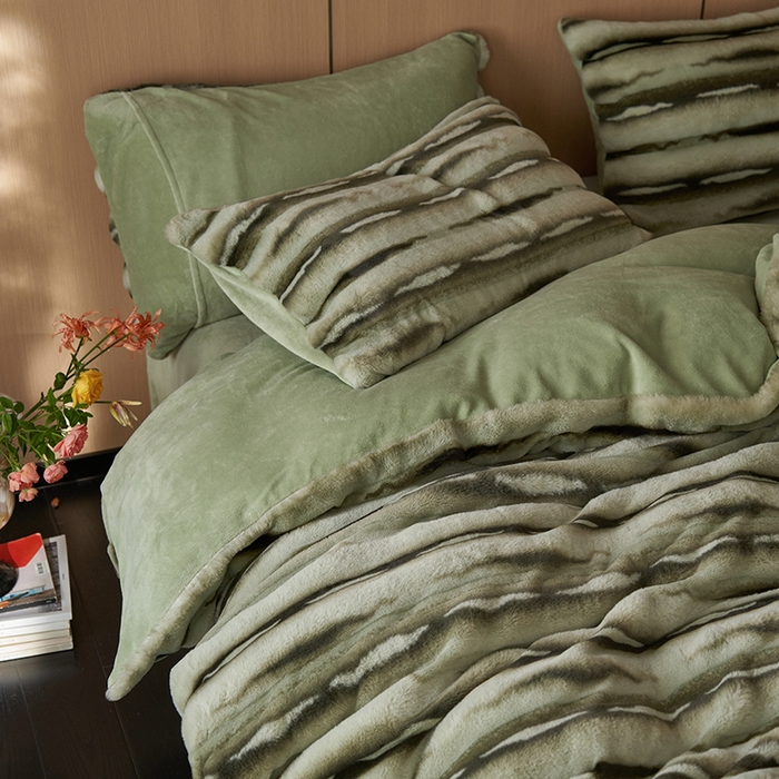 91家纺网 家纺一手货源 找家纺 眠博士 2025新款兔兔牛奶绒加厚保暖四件套 兔兔绒-条条绿