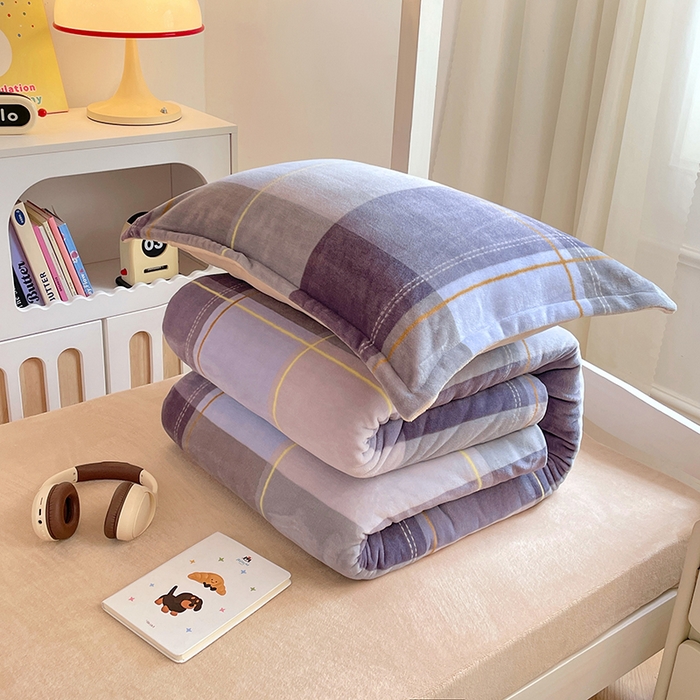 91家纺网 家纺一手货源 找家纺 锦润家纺 2025新款亲肤舒适牛奶绒三件套学生三件套上下铺三件套宿舍三件套 英伦风尚