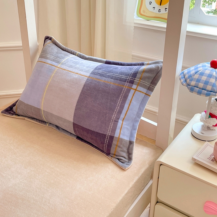 91家纺网 家纺一手货源 找家纺 锦润家纺 2025新款亲肤舒适牛奶绒三件套学生三件套上下铺三件套宿舍三件套 英伦风尚