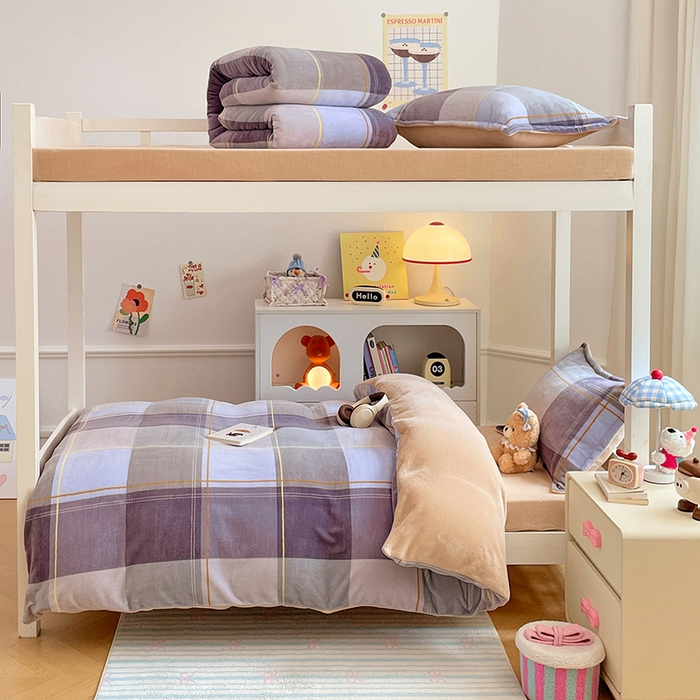 91家纺网 家纺一手货源 找家纺 锦润家纺 2025新款亲肤舒适牛奶绒三件套学生三件套上下铺三件套宿舍三件套 英伦风尚