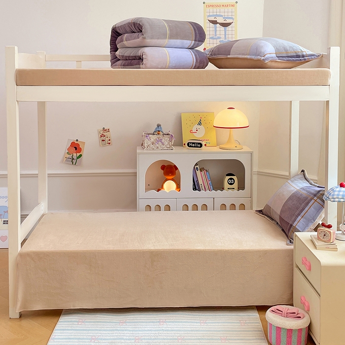 91家纺网 家纺一手货源 找家纺 锦润家纺 2025新款亲肤舒适牛奶绒三件套学生三件套上下铺三件套宿舍三件套 英伦风尚