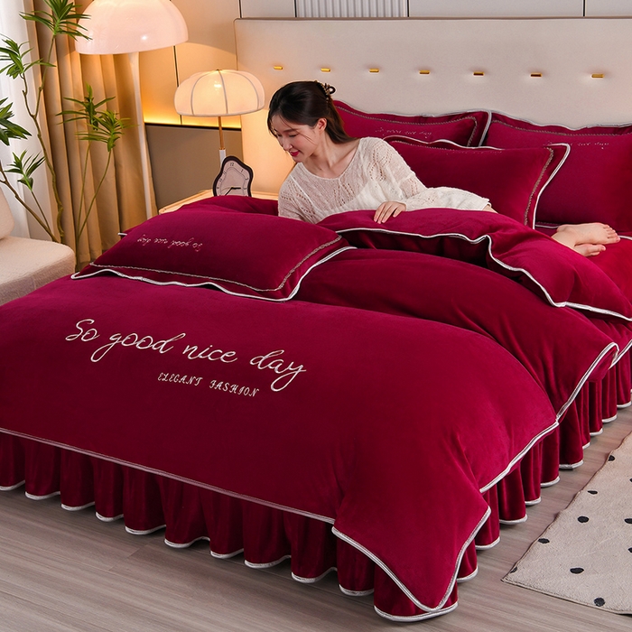 91家纺网 家纺一手货源 找家纺 居尚家纺 2025新款AB款加厚纯色牛奶绒绣花四件套枣红色