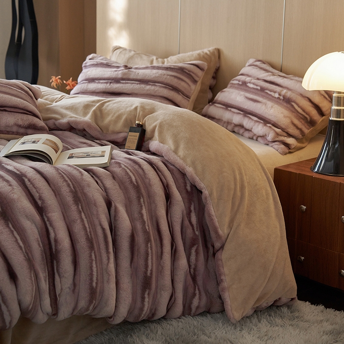 91家纺网 家纺一手货源 找家纺 眠博士 2025新款兔兔牛奶绒加厚保暖四件套 兔兔绒-条条紫咖