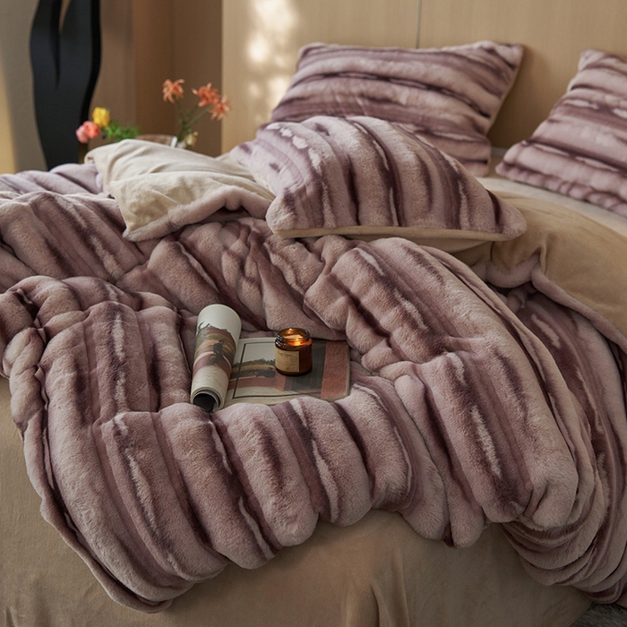 91家纺网 家纺一手货源 找家纺 眠博士 2025新款兔兔牛奶绒加厚保暖四件套 兔兔绒-条条紫咖