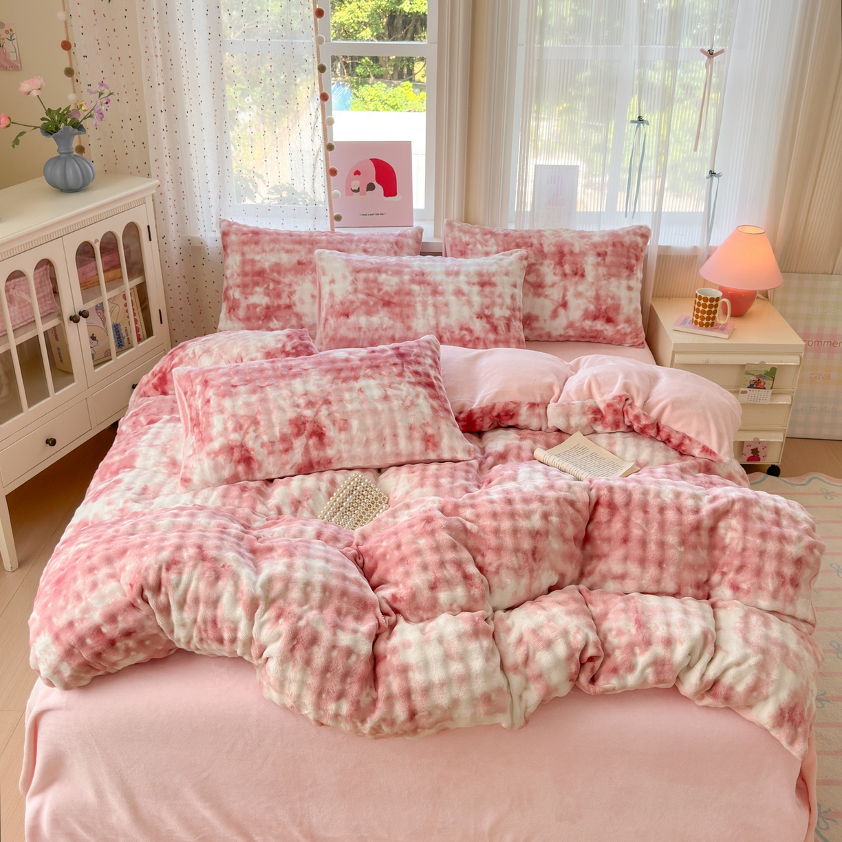 91家纺网 家纺一手货源 找家纺 德比尔斯 2025新款泡泡牛奶绒四件套 炫彩泡泡粉色