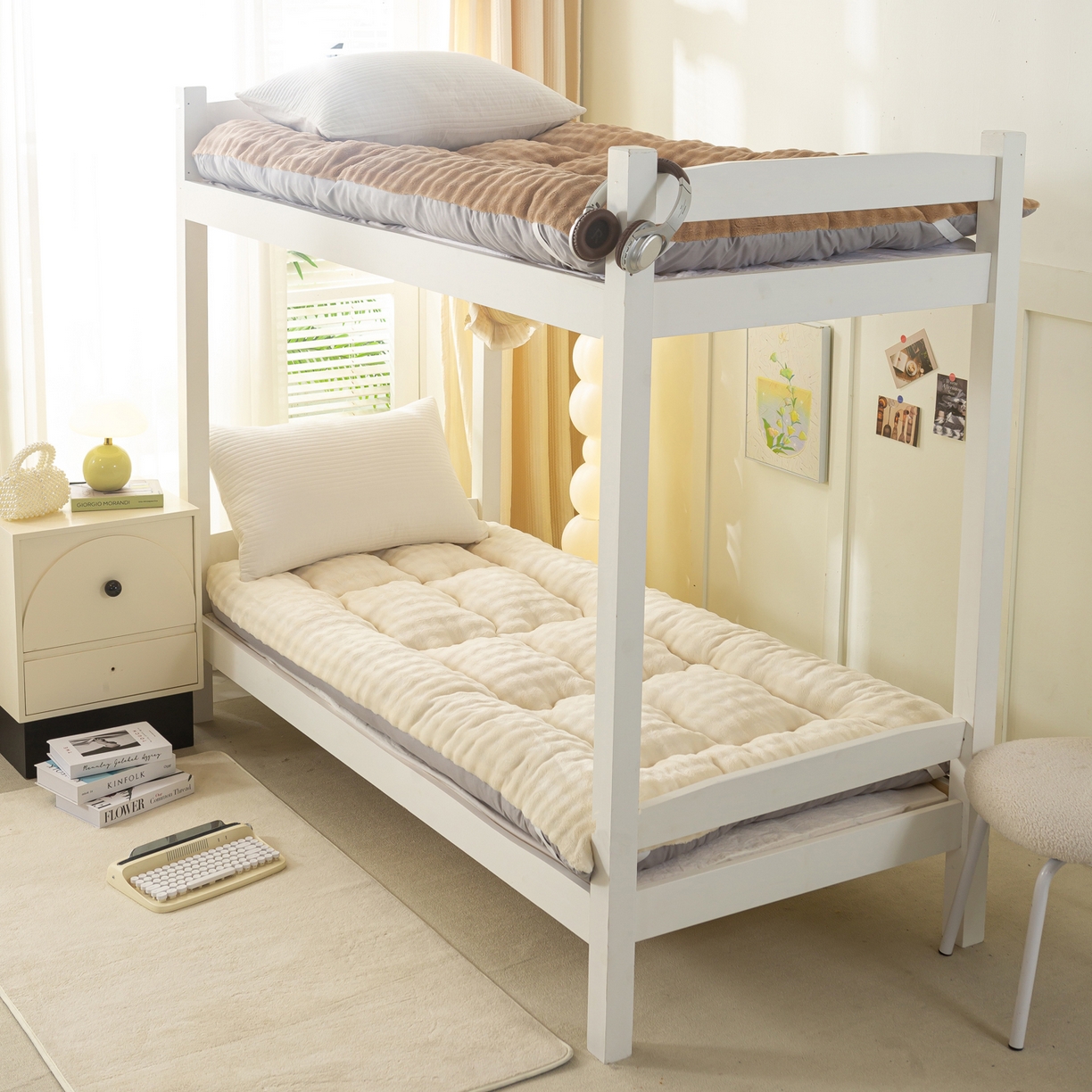 91家纺网 家纺一手货源 找家纺 蕾诺家纺 2025新款高克重牛奶兔毛绒学生通用保暖床垫 奶白