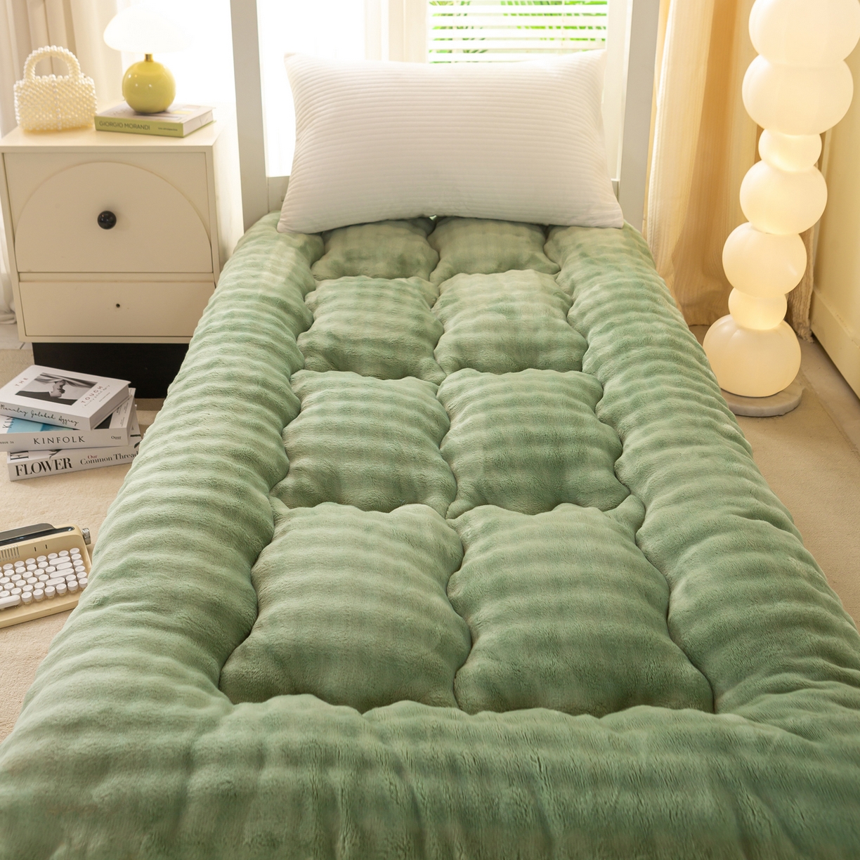 91家纺网 家纺一手货源 找家纺 蕾诺家纺 2025新款高克重牛奶兔毛绒学生通用保暖床垫 森绿