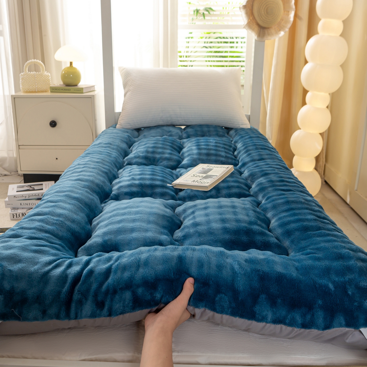 蕾诺家纺 2025新款高克重牛奶兔毛绒学生通用保暖床垫 月光蓝