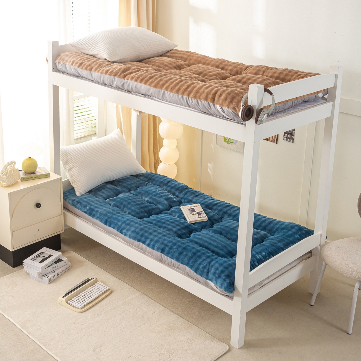 91家纺网 家纺一手货源 找家纺 蕾诺家纺 2025新款高克重牛奶兔毛绒学生通用保暖床垫 月光蓝