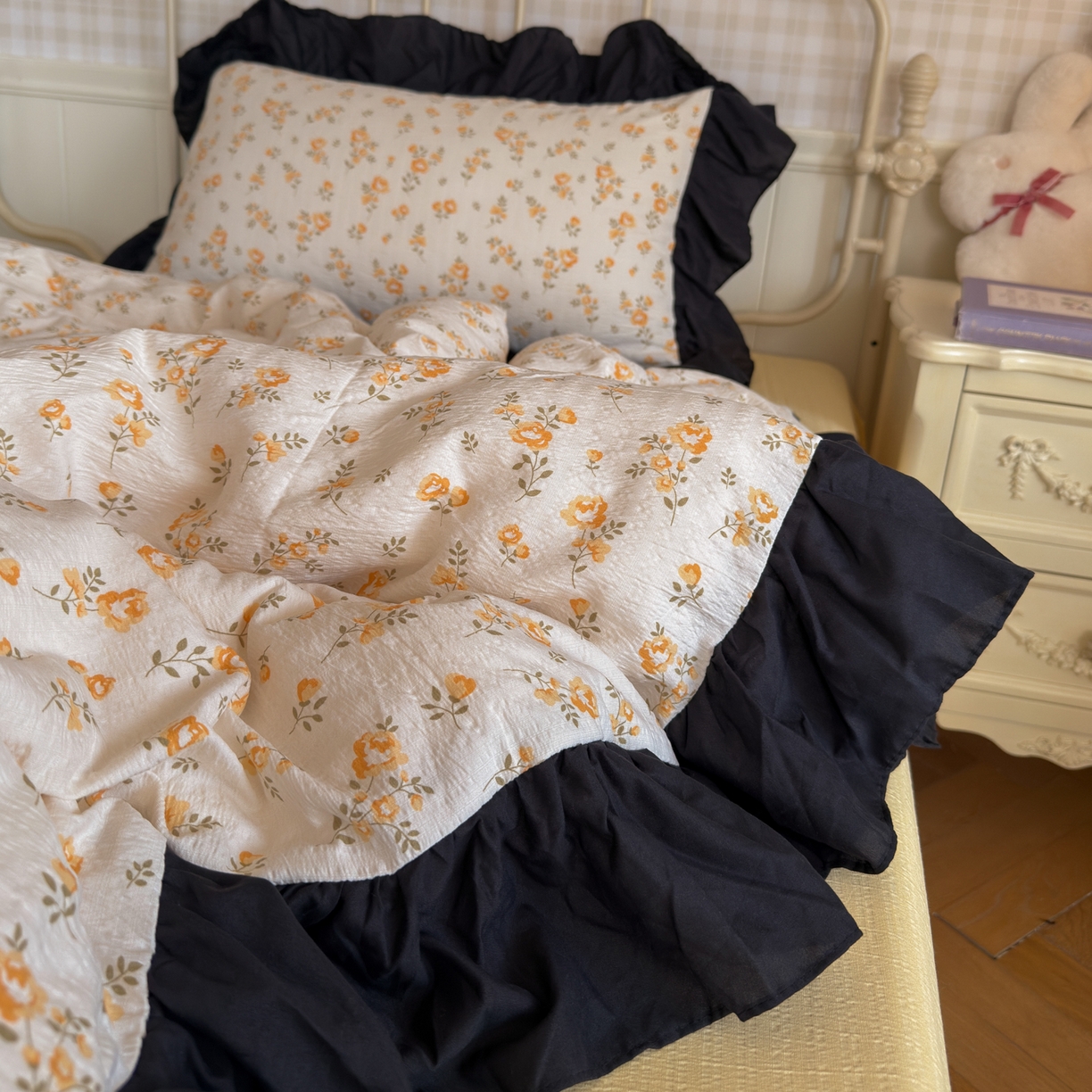 91家纺网 家纺一手货源 找家纺 优卡迪家纺馆 2025新款皱皱棉双层纱黑花边四件套 拂晓