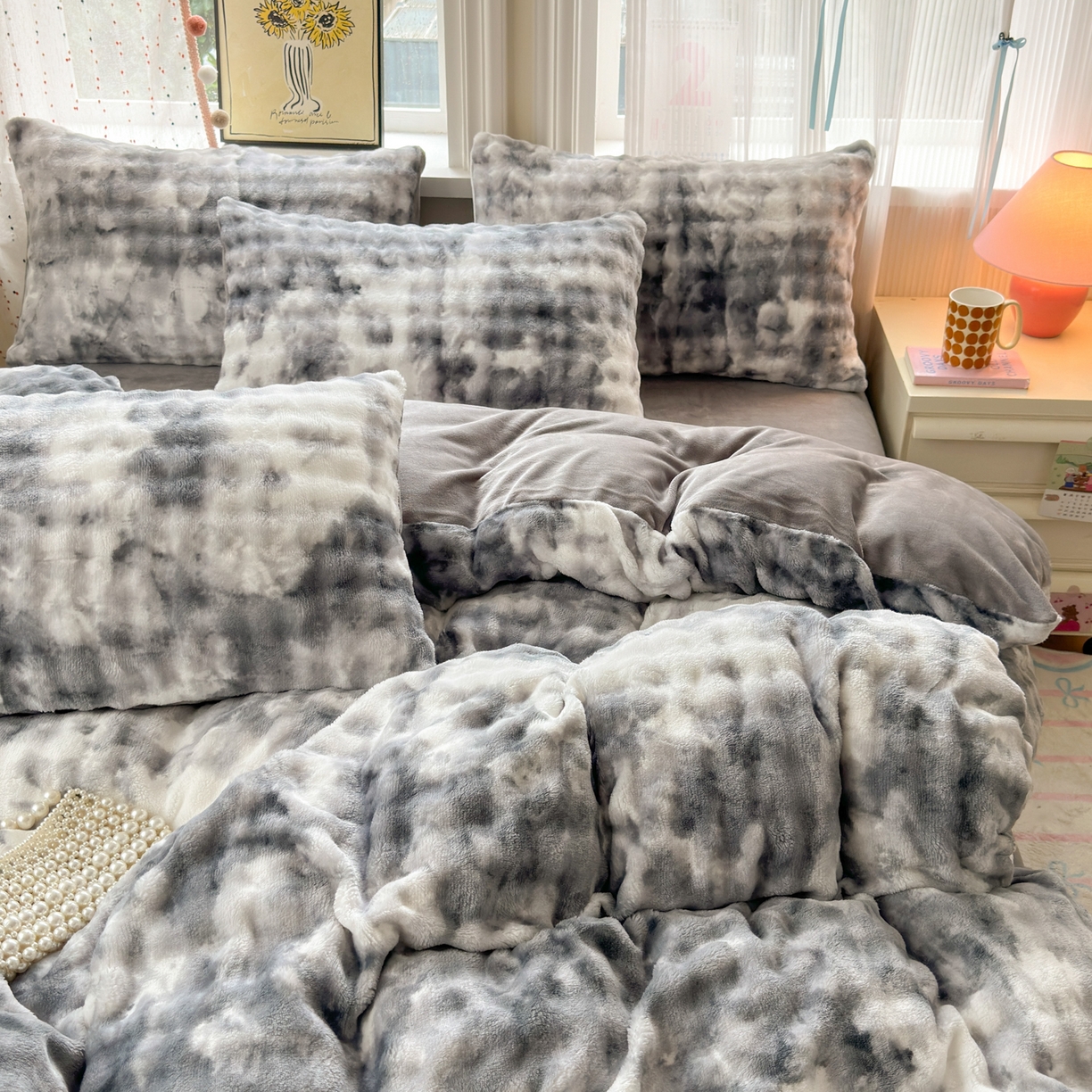 91家纺网 家纺一手货源 找家纺 德比尔斯 2025新款泡泡牛奶绒四件套 炫彩泡泡灰