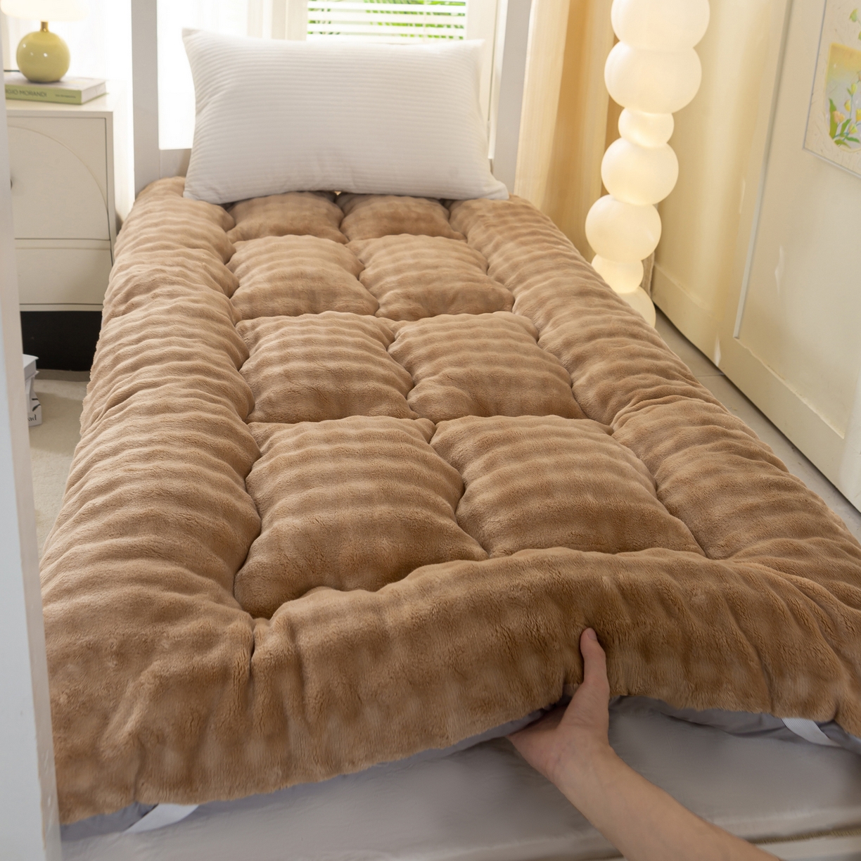 蕾诺家纺 2025新款高克重牛奶兔毛绒学生通用保暖床垫 摩卡