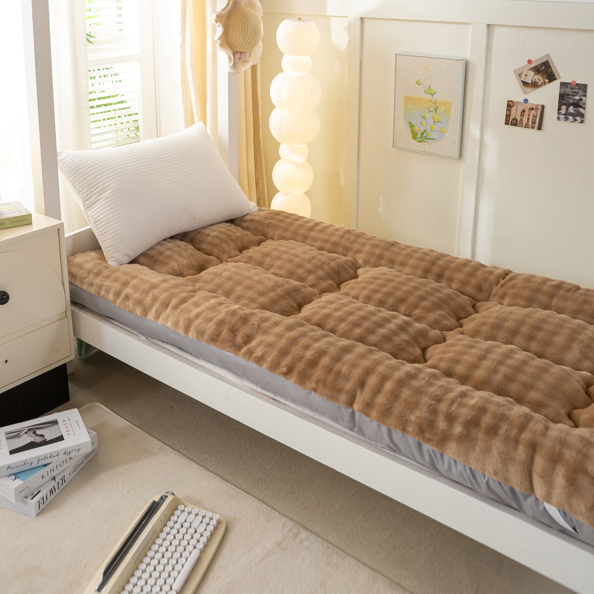 91家纺网 家纺一手货源 找家纺 蕾诺家纺 2025新款高克重牛奶兔毛绒学生通用保暖床垫 摩卡