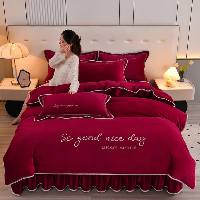 91家纺网 家纺一手货源 找家纺 居尚家纺 2025新款AB款加厚纯色牛奶绒绣花四件套枣红色