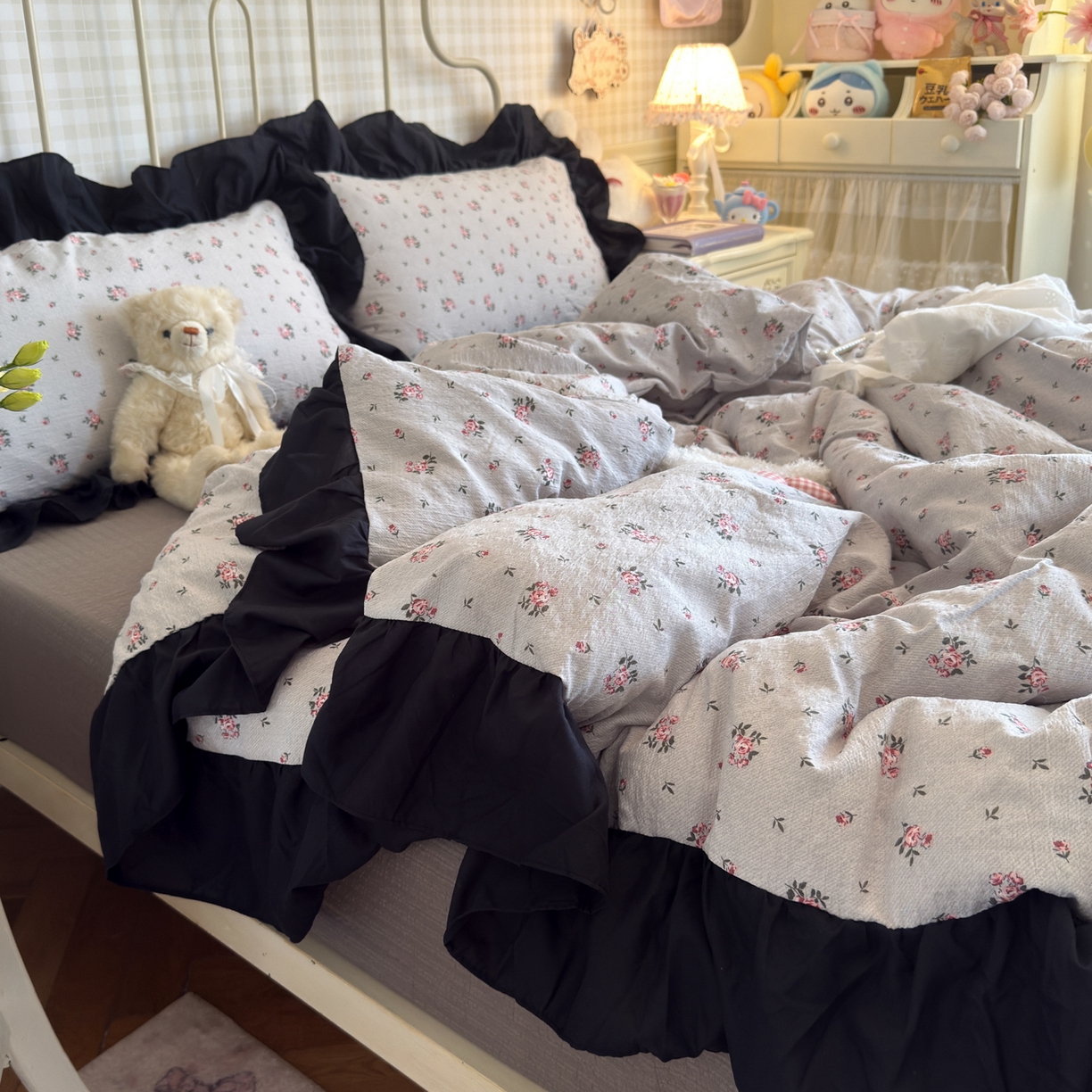 91家纺网 家纺一手货源 找家纺 优卡迪家纺馆 2025新款皱皱棉双层纱黑花边四件套 花园日记