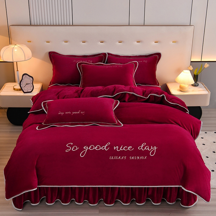 91家纺网 家纺一手货源 找家纺 居尚家纺 2025新款AB款加厚纯色牛奶绒绣花四件套枣红色